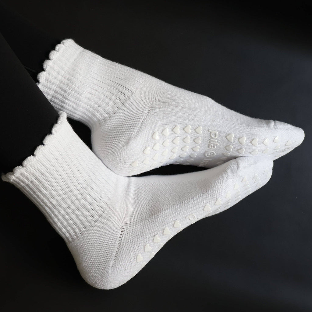 PILA Plain Best Grip Socks - White Ruffle