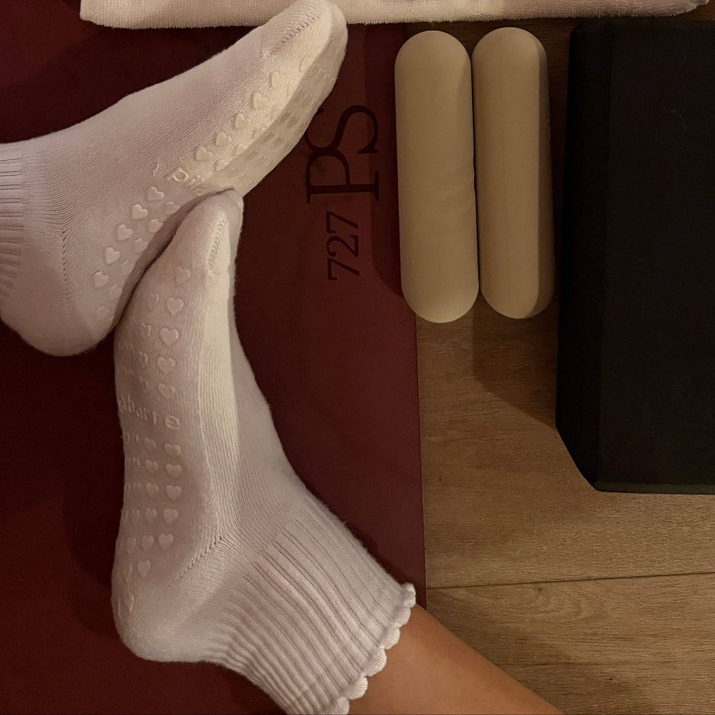 PILA Plain Best Grip Socks - White Ruffle